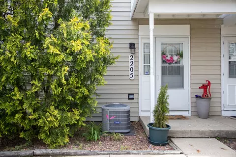 2205 Colorado Ave #2205, Elgin, IL 60123