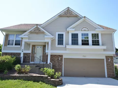 1740 Somerfield Ln, Crystal Lake, IL 60014