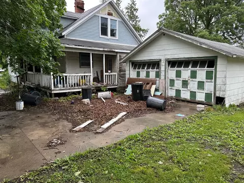 501 E 3rd St, Gilman, IL 60938 photo 2