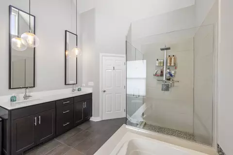 Bath - 12433 Dublin Ln, Plainfield, IL 60585 photo 3 of 5