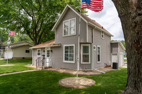 521 Armeida St, Dixon, IL 61021