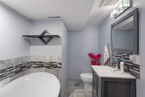 634 Clayton Ln, Des Plaines, IL 60016 photo 16