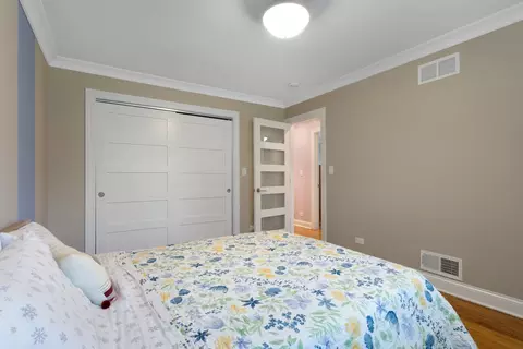 634 Clayton Ln, Des Plaines, IL 60016 photo 12