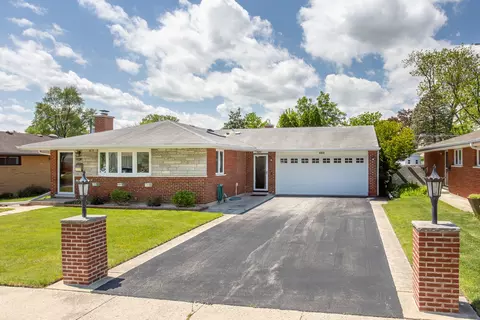 634 Clayton Ln, Des Plaines, IL 60016