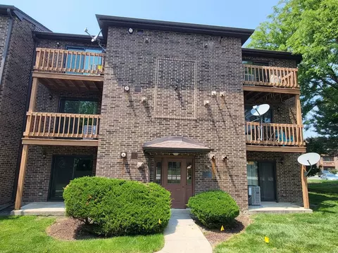 2238 Abbeywood Dr #C, Lisle, IL 60532