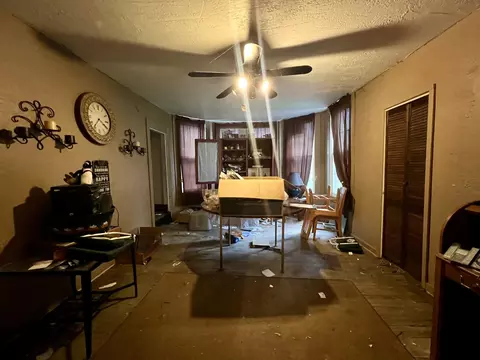 Living - 508 Alexander St, Paris, IL 61944 photo 5 of 7