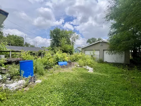 Exterior - 508 Alexander St, Paris, IL 61944 photo 3 of 4