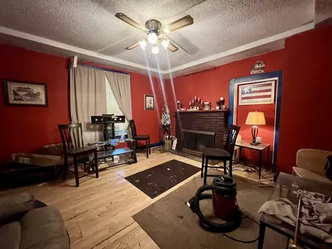 Living - 508 Alexander St, Paris, IL 61944 photo 4 of 7