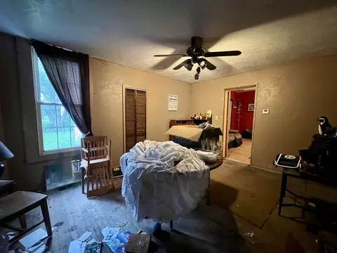 Living - 508 Alexander St, Paris, IL 61944 photo 7 of 7