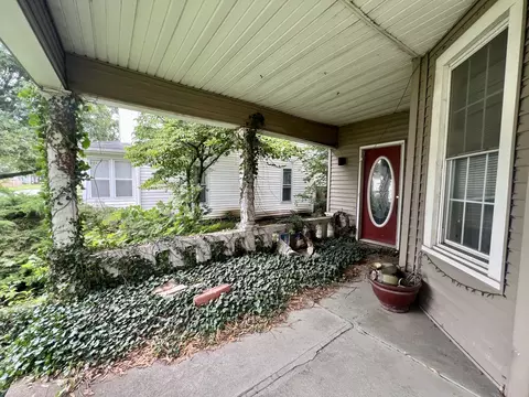 Exterior - 508 Alexander St, Paris, IL 61944 photo 1 of 4