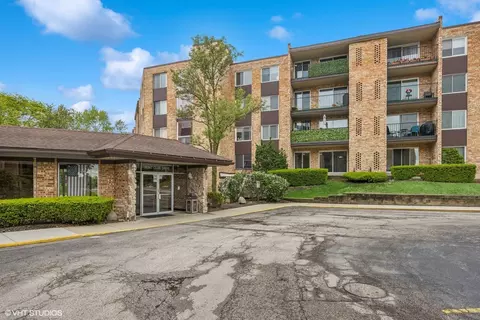 1101 S Hunt Club Dr #101, Mount Prospect, IL 60056