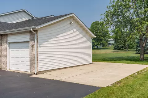 Exterior - 5804 Targee Trl, Roscoe, IL 61073 photo 9 of 10