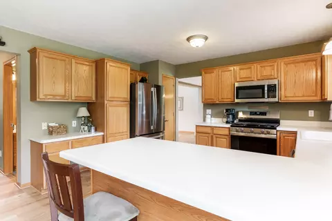 Kitchen - 5804 Targee Trl, Roscoe, IL 61073 photo 4 of 5