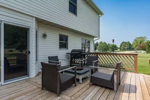 Exterior - 5804 Targee Trl, Roscoe, IL 61073 photo 5 of 10