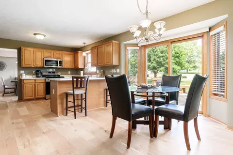 Dining - 5804 Targee Trl, Roscoe, IL 61073 photo 3 of 3