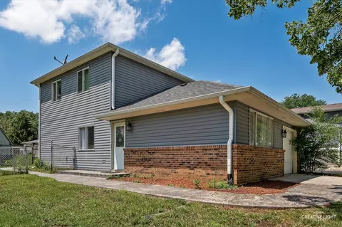 227 Radcliff Dr, Bolingbrook, IL 60440