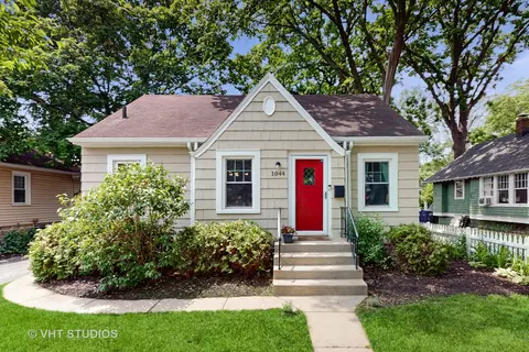 1044 Chestnut St, Deerfield, IL 60015