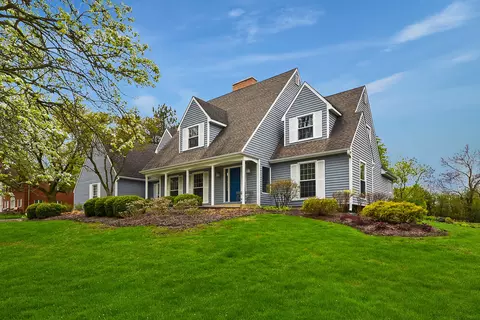 350 Roberts Rd, Inverness, IL 60010