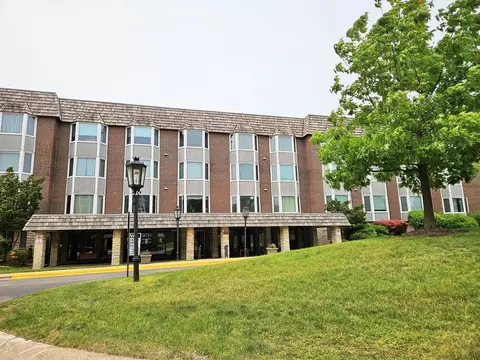 400 Ascot Dr #3D, Park Ridge, IL 60068