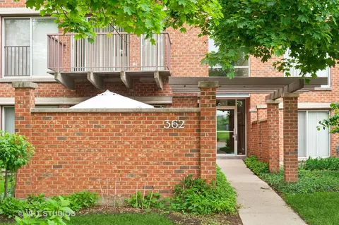 362 Kelburn Rd #124, Deerfield, IL 60015