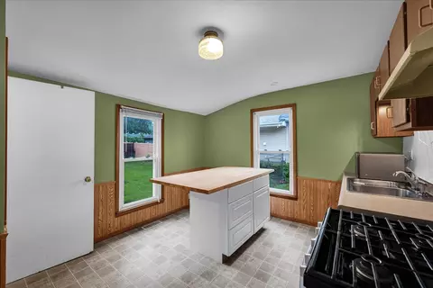 Kitchen - 913 N Mason St, Bloomington, IL 61701 photo 2 of 3