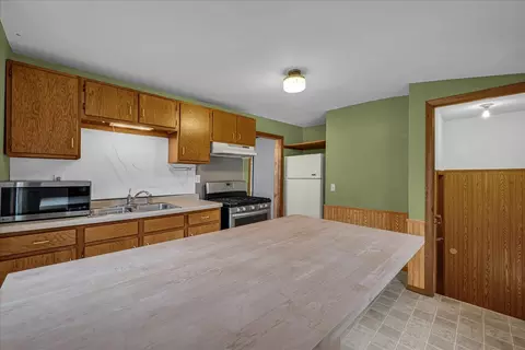 Kitchen - 913 N Mason St, Bloomington, IL 61701 photo 3 of 3