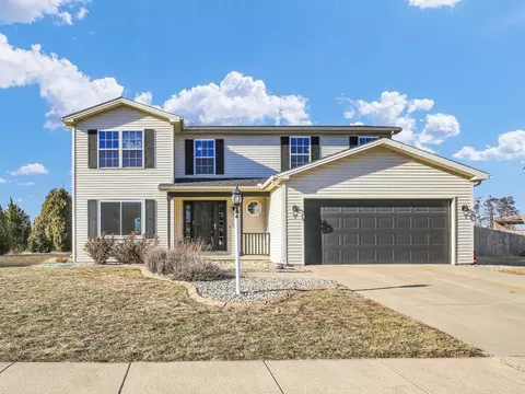 905 Bergamot St, Savoy, IL 61874