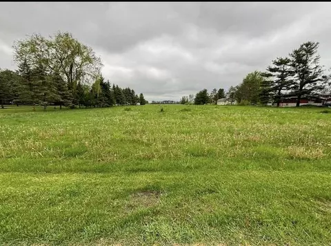 - Regnier Road, Hebron, IL 60034