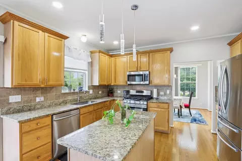 263 Thrush Cir, Lindenhurst, IL 60046 photo 12