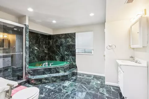 263 Thrush Cir, Lindenhurst, IL 60046 photo 46