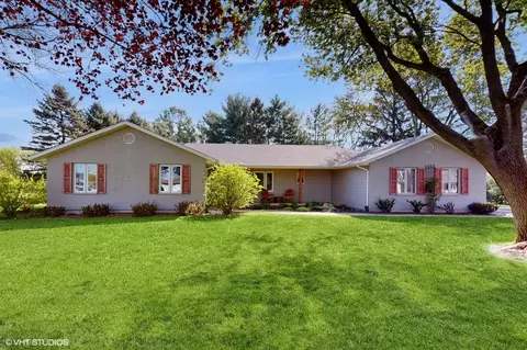 570 N Sharon Dr, Woodstock, IL 60098