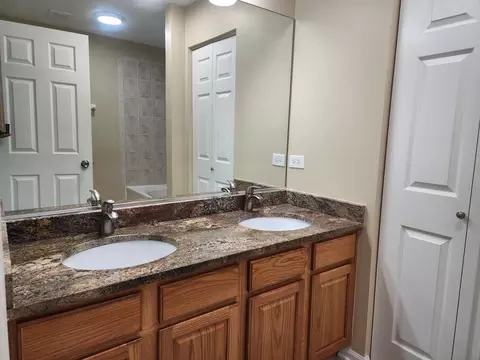 Bath - 2317 Scott Ln, Aurora, IL 60502 photo 1 of 1
