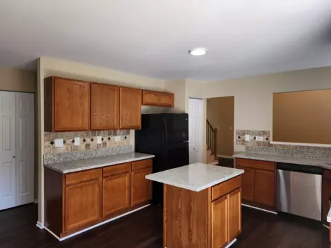 Kitchen - 2317 Scott Ln, Aurora, IL 60502 photo 2 of 4