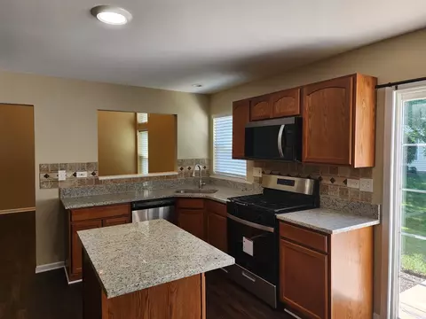 Kitchen - 2317 Scott Ln, Aurora, IL 60502 photo 3 of 4