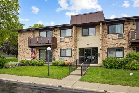 2642 N Windsor Dr #102, Arlington Heights, IL 60004
