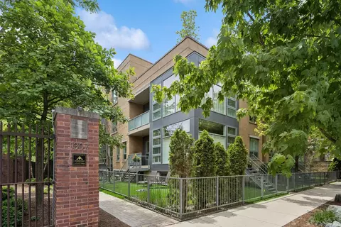 1307 W Wrightwood Ave #201, Chicago, IL 60614