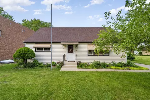 5116 W Shore Dr, Mchenry, IL 60050