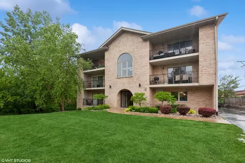4400 Pershing Ave #3S, Downers Grove, IL 60515