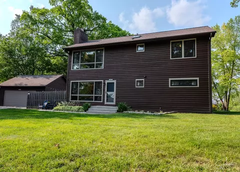 545 Delaware Dr, Lake In The Hills, IL 60156