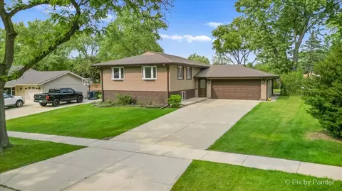 611 Brewster Ln, Schaumburg, IL 60193