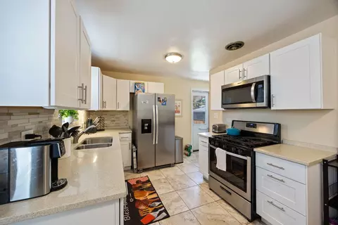 Kitchen - 1546 N Lee Blvd, Berkeley, IL 60163 photo 3 of 4