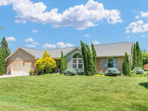 206 Wilsey Ln, Sidney, IL 61877