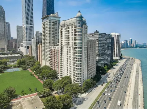 840 N Lake Shore Dr #902, Chicago, IL 60611