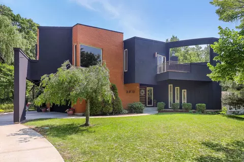 16 W307 95th Pl, Burr Ridge, IL 60527