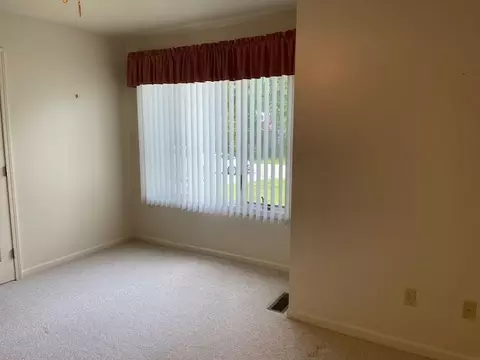 2828 Emerald Dr, Ottawa, IL 61350 photo 8