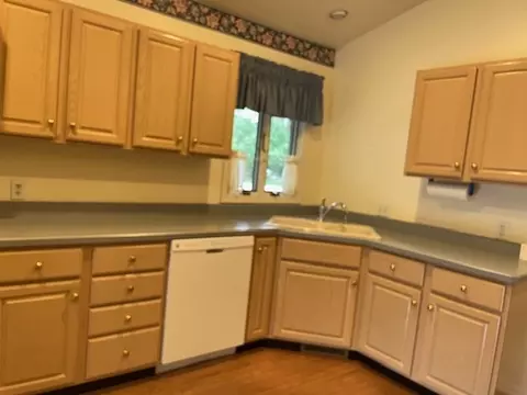 2828 Emerald Dr, Ottawa, IL 61350 photo 2