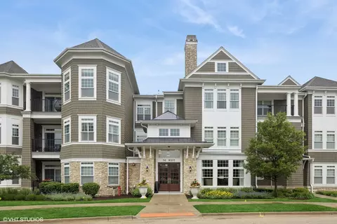 50 W Kennedy Ln #102, Hinsdale, IL 60521