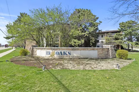 990 Perrie Dr #201, Elk Grove Village, IL 60007
