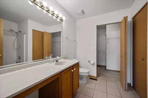 Bath - 249 Spring Ct, North Aurora, IL 60542 photo 1 of 4