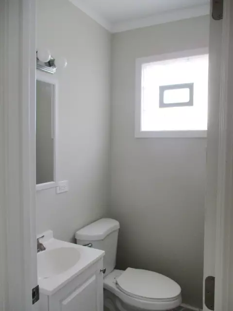 Bath - 2333 S 20th Ave, Broadview, IL 60155 photo 1 of 3